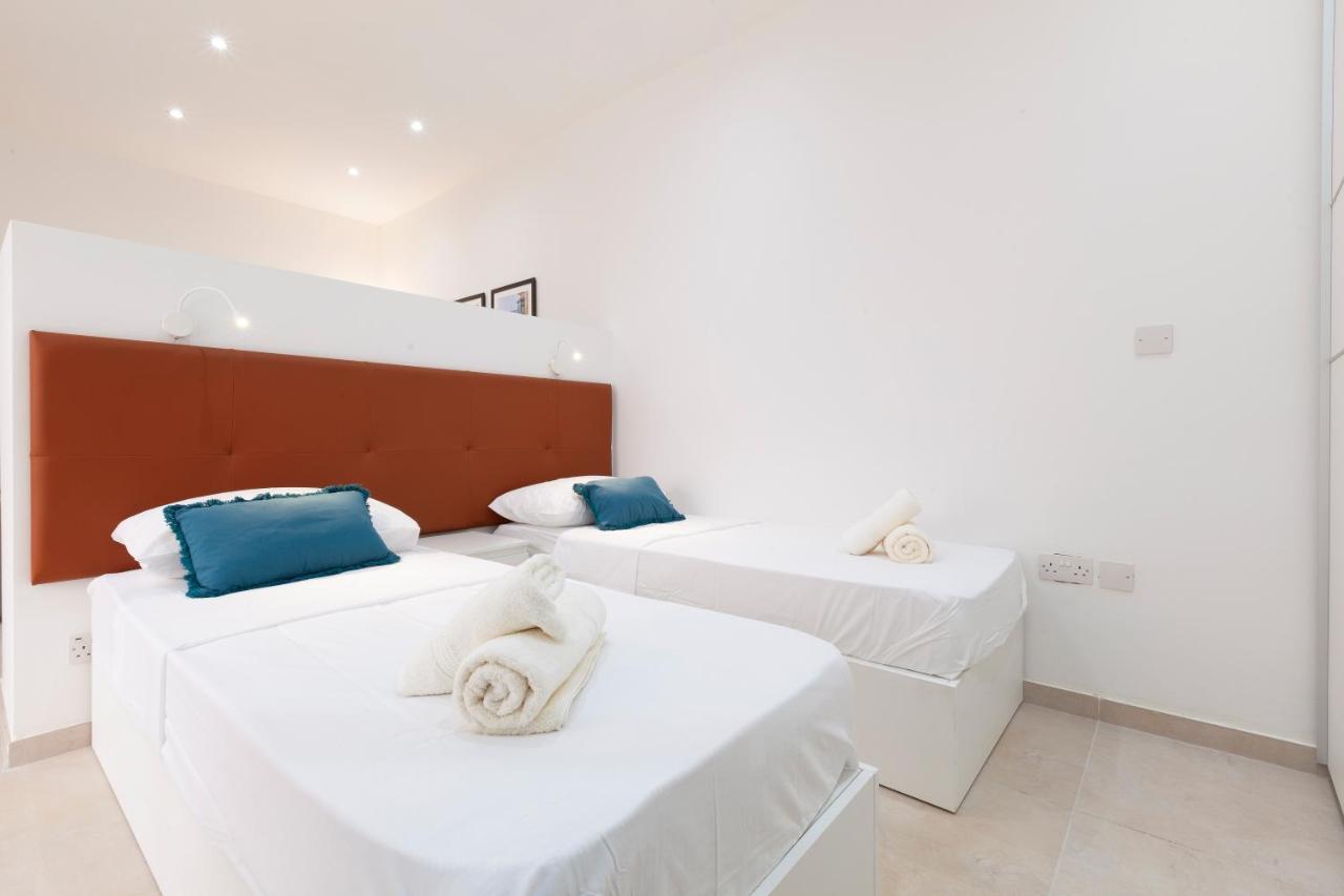 Fl56 - New 3Storey House - Private Entrance & Roof Floriana Exterior foto