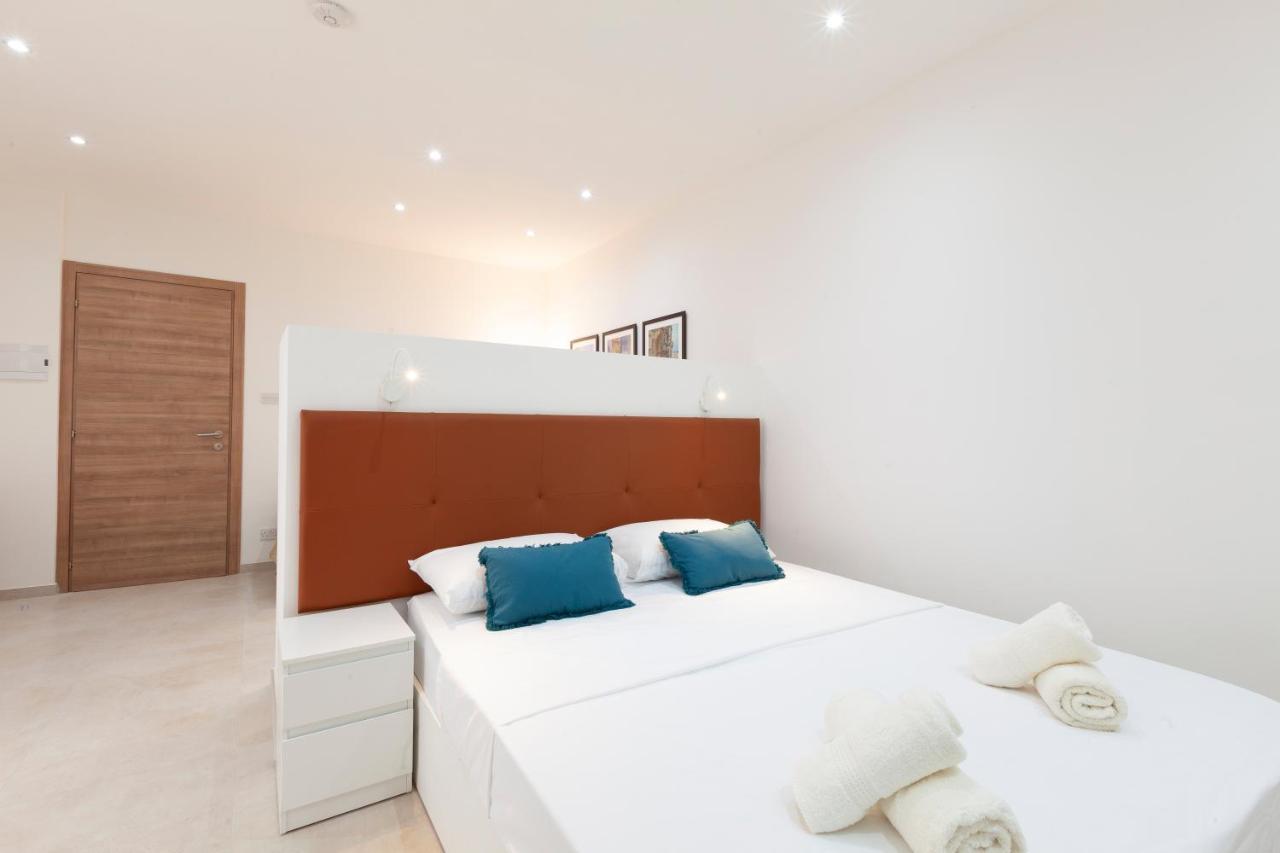 Fl56 - New 3Storey House - Private Entrance & Roof Floriana Exterior foto