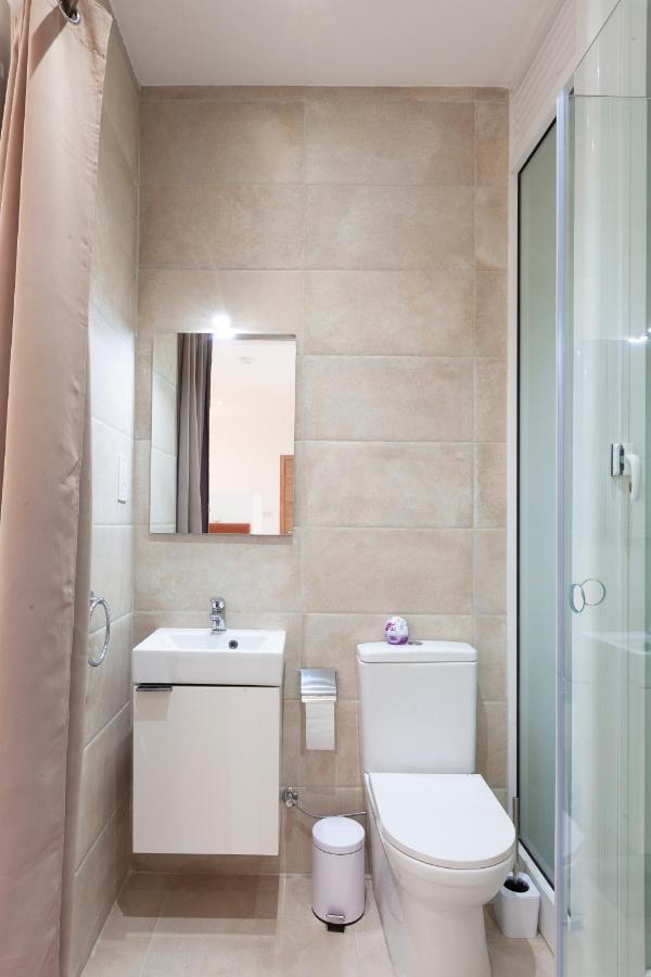 Fl56 - New 3Storey House - Private Entrance & Roof Floriana Exterior foto