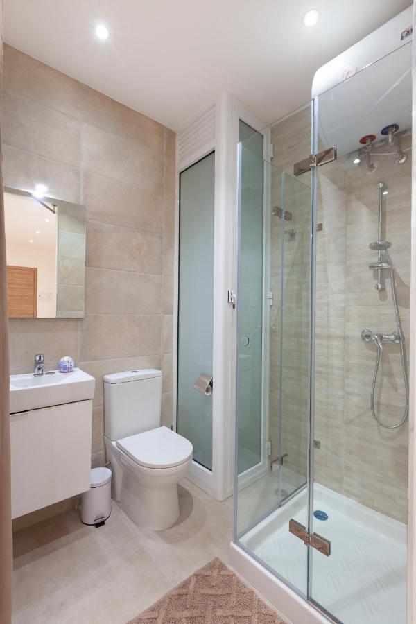 Fl56 - New 3Storey House - Private Entrance & Roof Floriana Exterior foto